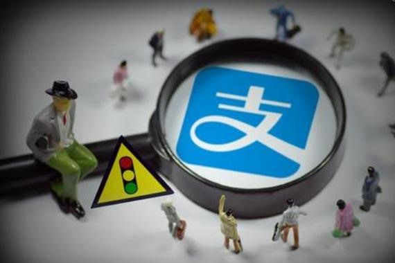 社交APP日引几千男粉的另类玩法